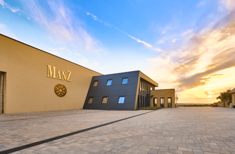 Weingut Manz Vinothek von aussen