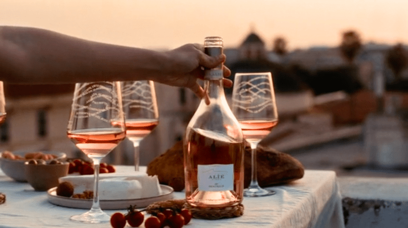 Frescobaldi Alie sur la table