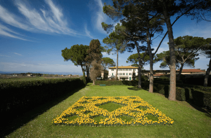 Vue sur le jardin et la villa