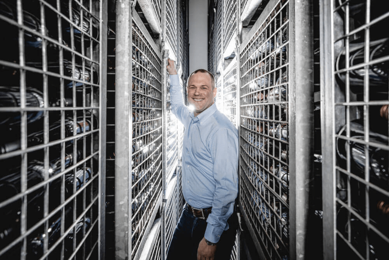 Faubel Gerd im Flaschenlager