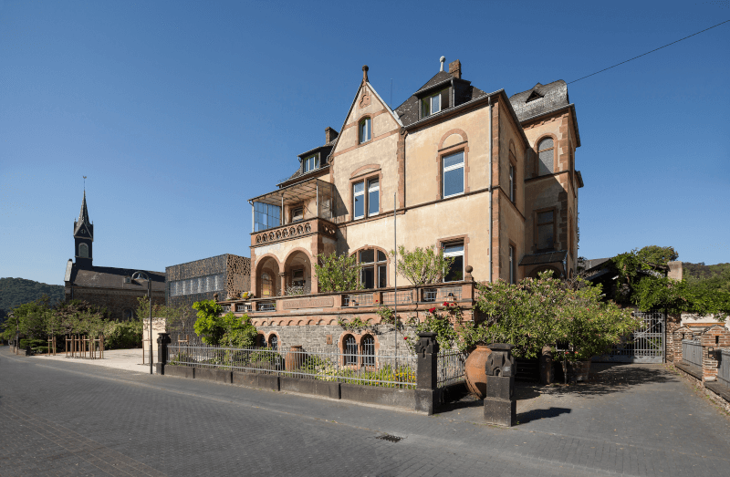 Le manoir avec l'extension sur le côté - Photo T. Vollmer