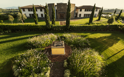 Le bâtiment du domaine avec la cave