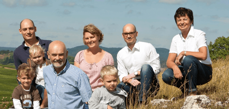 La famille Pfirrmann, à gauche derrière le vigneron Jürgen La famille Pfirrmann, à gauche derrière le vigneron Jürgen
